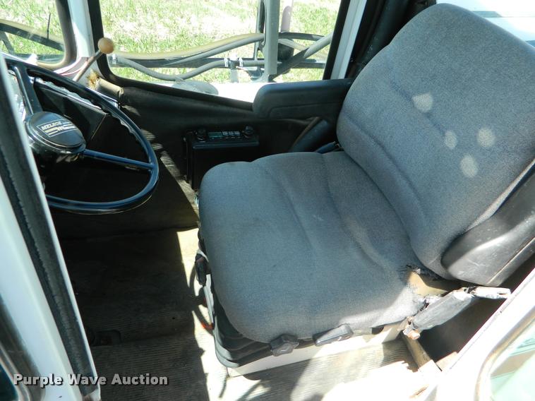 image for item K2570 Melroe 220 self-propelled sprayer