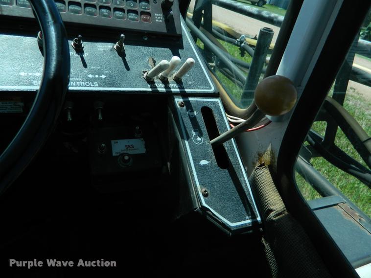 image for item K2570 Melroe 220 self-propelled sprayer