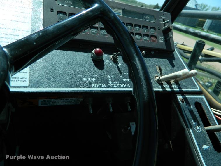 image for item K2570 Melroe 220 self-propelled sprayer