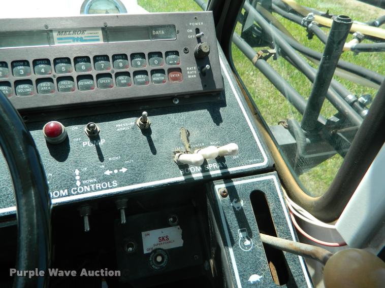 image for item K2570 Melroe 220 self-propelled sprayer