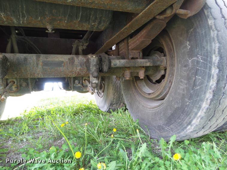 image for item CB9996 1997 Trailmobile F71T-5UAA flatbed trailer