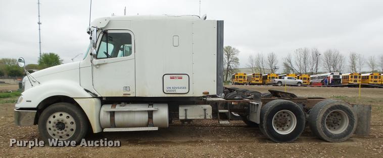 image for item DA0668 2006 Freightliner Columbia CL120 semi truck