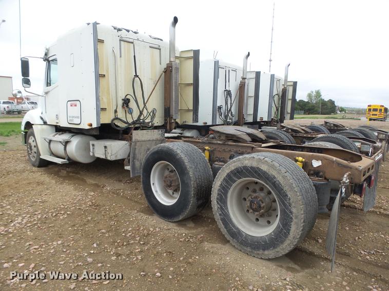 image for item DA0668 2006 Freightliner Columbia CL120 semi truck