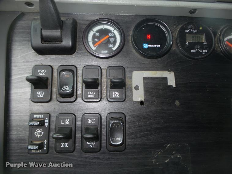 image for item DA0668 2006 Freightliner Columbia CL120 semi truck