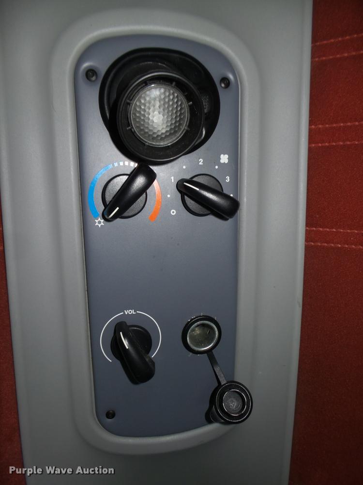 image for item DA0668 2006 Freightliner Columbia CL120 semi truck