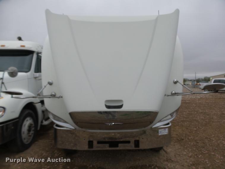 image for item DA0668 2006 Freightliner Columbia CL120 semi truck