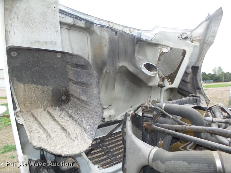 image for item DA0668 2006 Freightliner Columbia CL120 semi truck