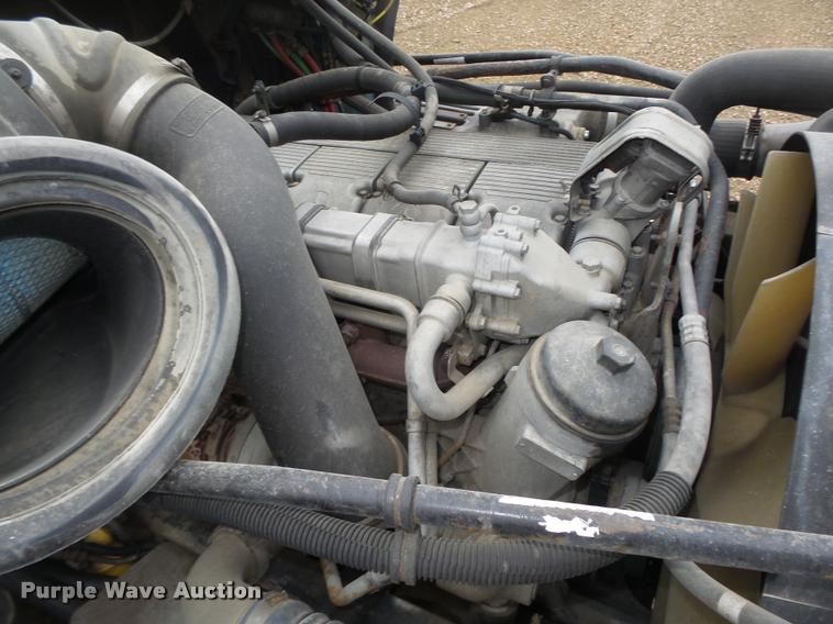 image for item DA0668 2006 Freightliner Columbia CL120 semi truck