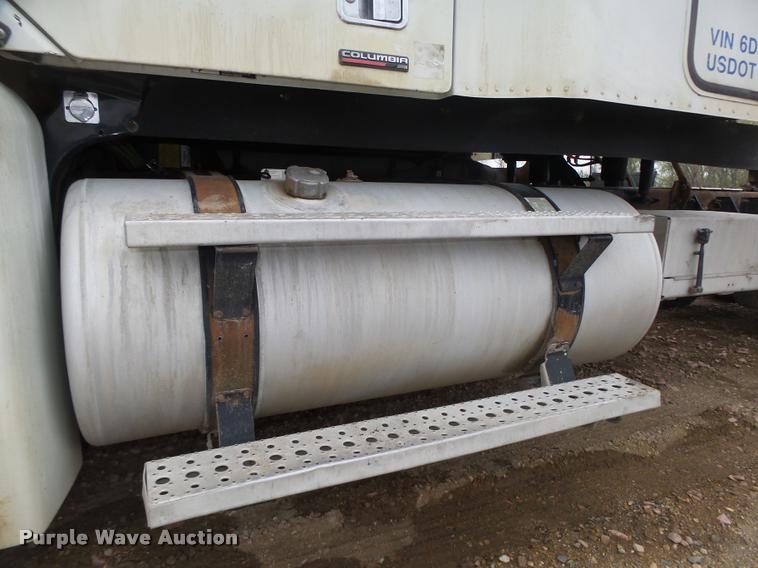 image for item DA0668 2006 Freightliner Columbia CL120 semi truck