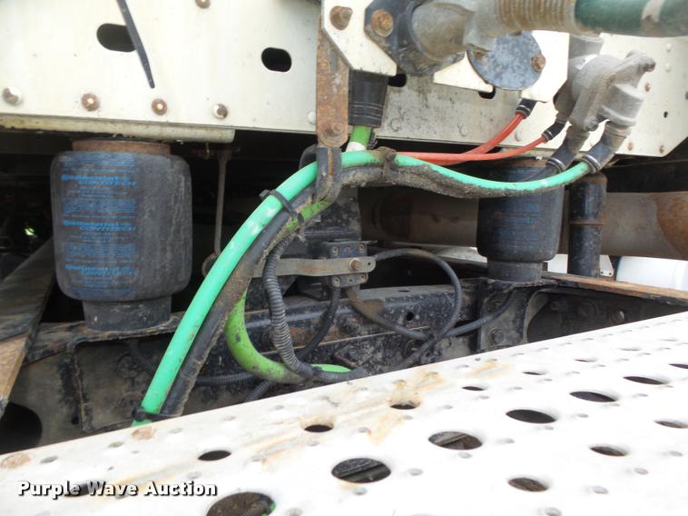 image for item DA0668 2006 Freightliner Columbia CL120 semi truck