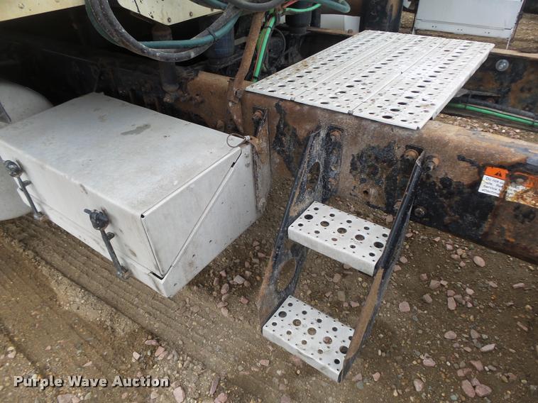 image for item DA0668 2006 Freightliner Columbia CL120 semi truck