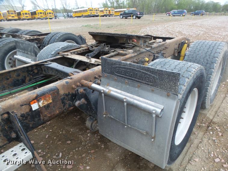 image for item DA0668 2006 Freightliner Columbia CL120 semi truck