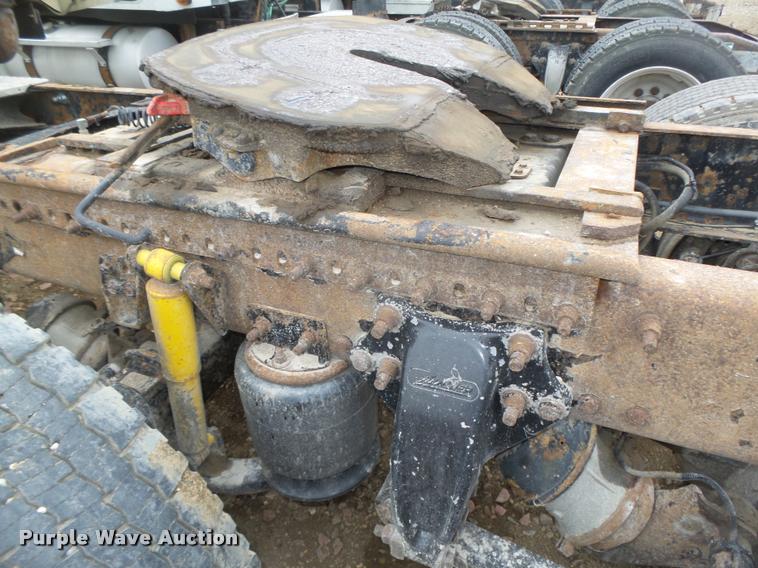 image for item DA0668 2006 Freightliner Columbia CL120 semi truck