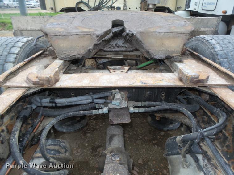 image for item DA0668 2006 Freightliner Columbia CL120 semi truck