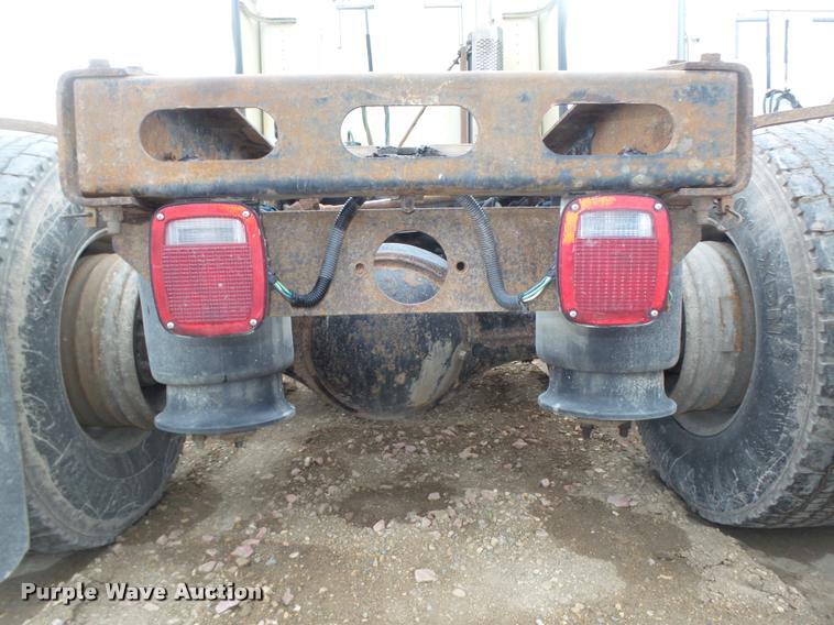 image for item DA0668 2006 Freightliner Columbia CL120 semi truck