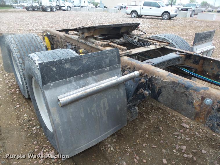 image for item DA0668 2006 Freightliner Columbia CL120 semi truck