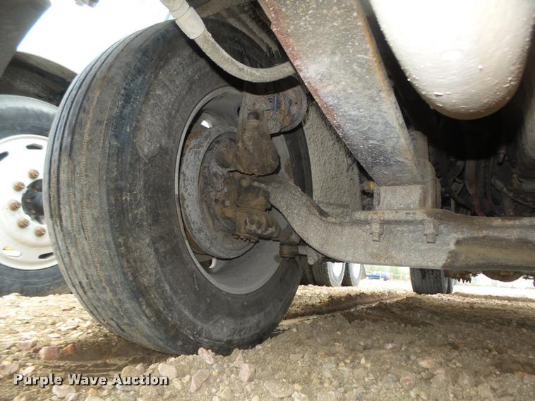 image for item DA0668 2006 Freightliner Columbia CL120 semi truck