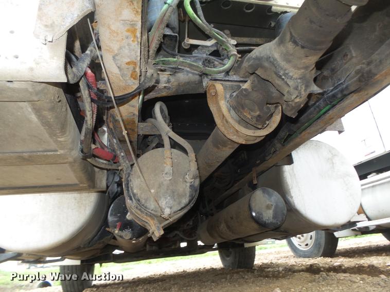 image for item DA0668 2006 Freightliner Columbia CL120 semi truck