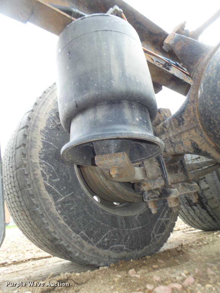 image for item DA0668 2006 Freightliner Columbia CL120 semi truck