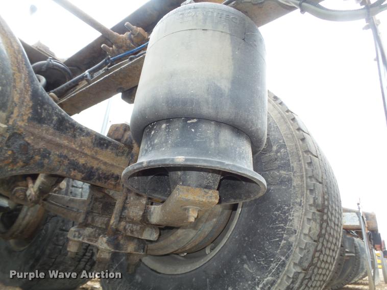 image for item DA0668 2006 Freightliner Columbia CL120 semi truck