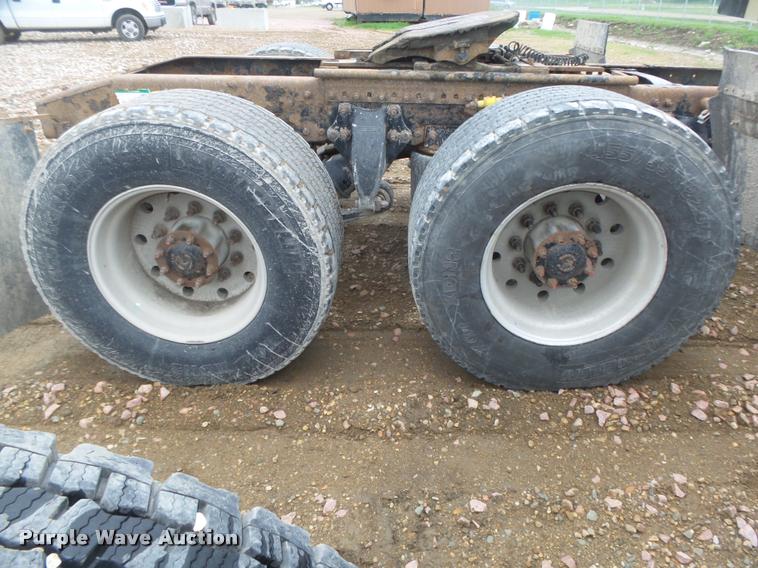 image for item DA0668 2006 Freightliner Columbia CL120 semi truck