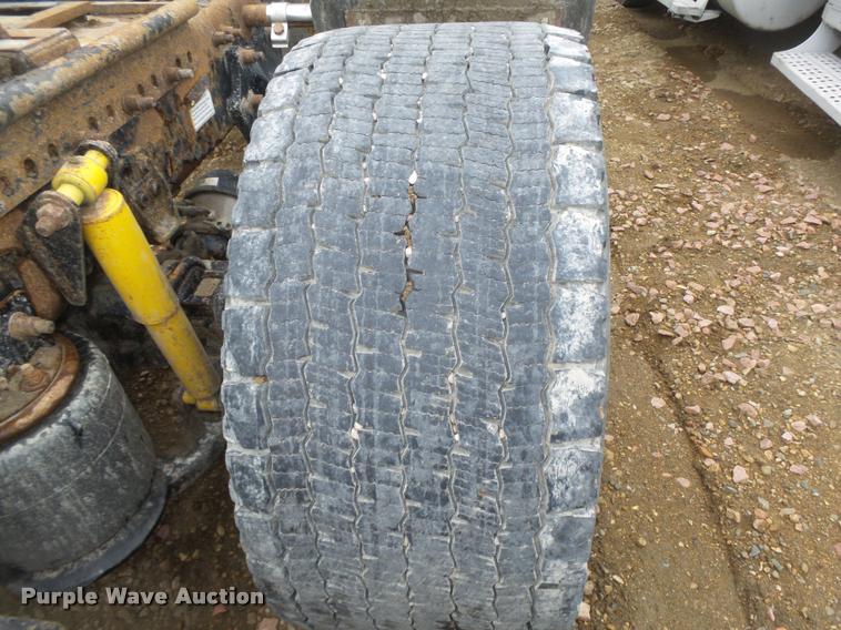 image for item DA0668 2006 Freightliner Columbia CL120 semi truck