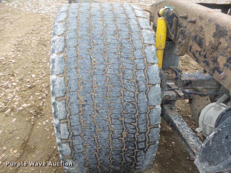 image for item DA0668 2006 Freightliner Columbia CL120 semi truck