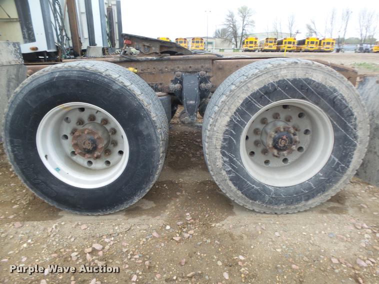 image for item DA0668 2006 Freightliner Columbia CL120 semi truck