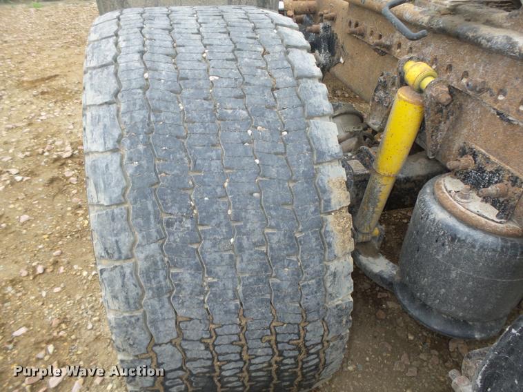 image for item DA0668 2006 Freightliner Columbia CL120 semi truck