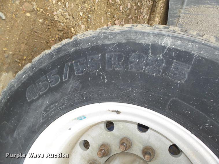 image for item DA0668 2006 Freightliner Columbia CL120 semi truck