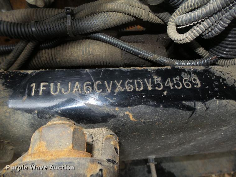 image for item DA0668 2006 Freightliner Columbia CL120 semi truck