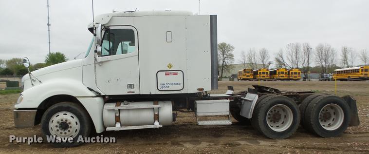 image for item DA0669 2005 Freightliner Columbia CL120 semi truck