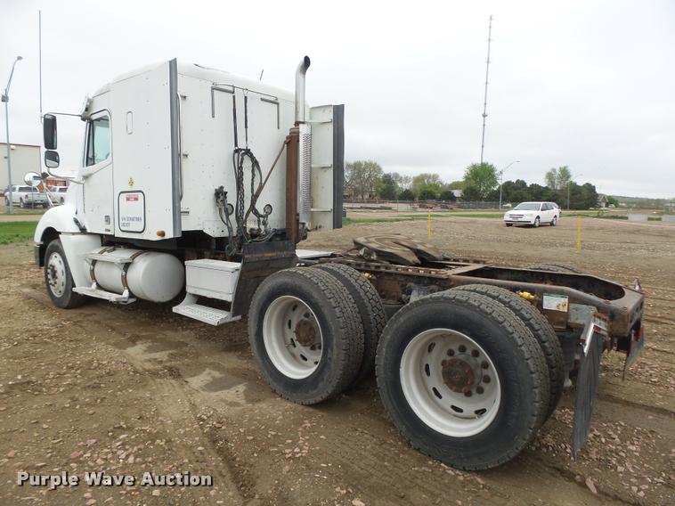 image for item DA0669 2005 Freightliner Columbia CL120 semi truck