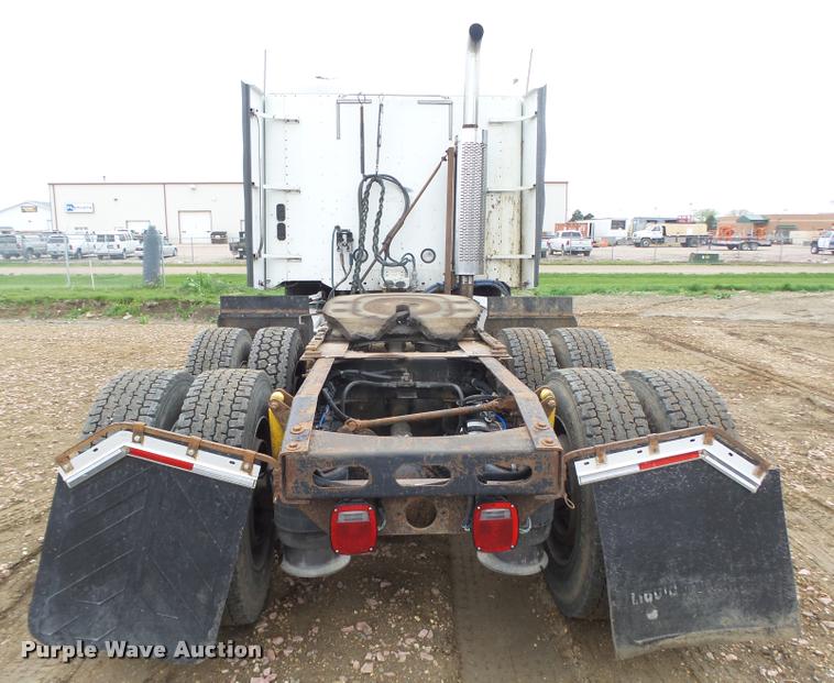 image for item DA0669 2005 Freightliner Columbia CL120 semi truck