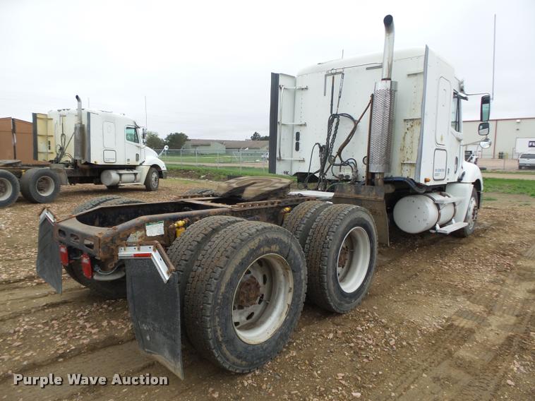 image for item DA0669 2005 Freightliner Columbia CL120 semi truck