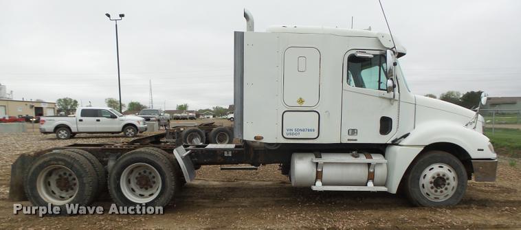 image for item DA0669 2005 Freightliner Columbia CL120 semi truck
