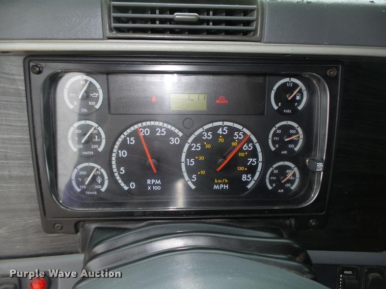 image for item DA0669 2005 Freightliner Columbia CL120 semi truck