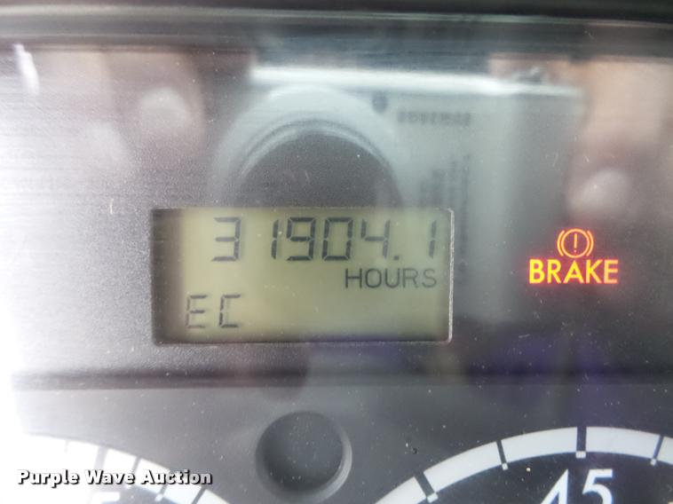 image for item DA0669 2005 Freightliner Columbia CL120 semi truck