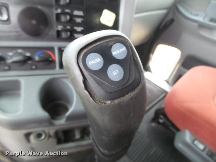 image for item DA0669 2005 Freightliner Columbia CL120 semi truck