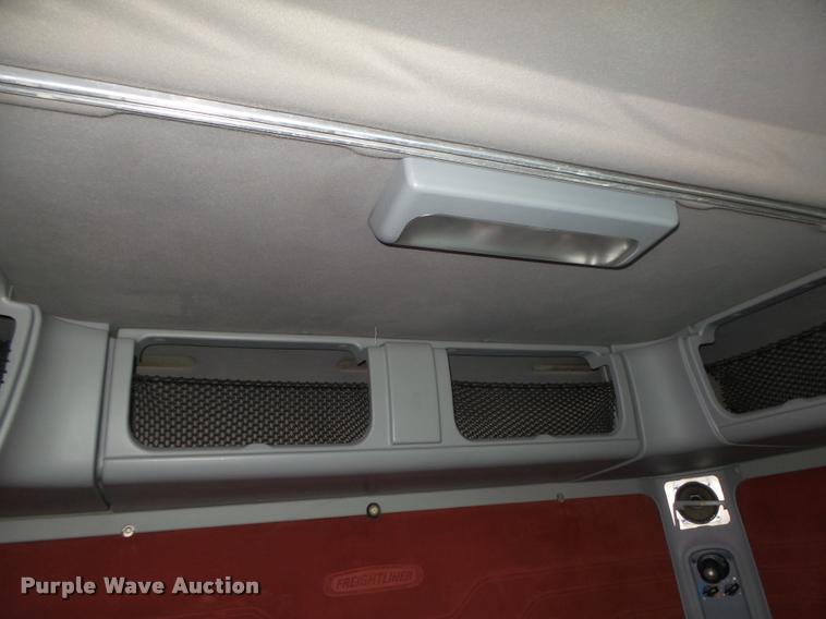 image for item DA0669 2005 Freightliner Columbia CL120 semi truck