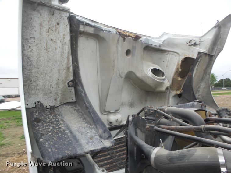 image for item DA0669 2005 Freightliner Columbia CL120 semi truck