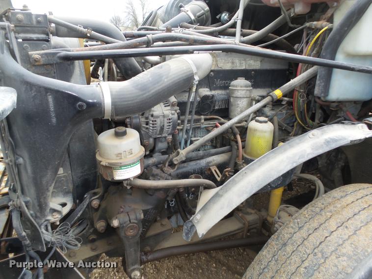 image for item DA0669 2005 Freightliner Columbia CL120 semi truck