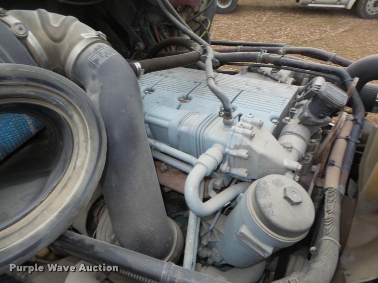 image for item DA0669 2005 Freightliner Columbia CL120 semi truck