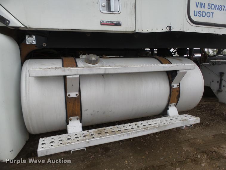 image for item DA0669 2005 Freightliner Columbia CL120 semi truck