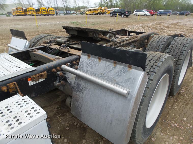 image for item DA0669 2005 Freightliner Columbia CL120 semi truck