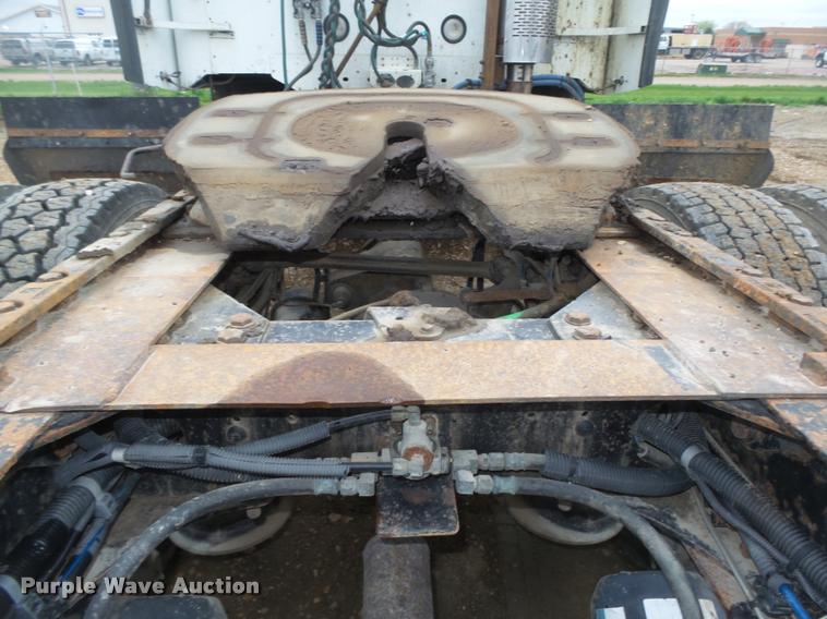 image for item DA0669 2005 Freightliner Columbia CL120 semi truck