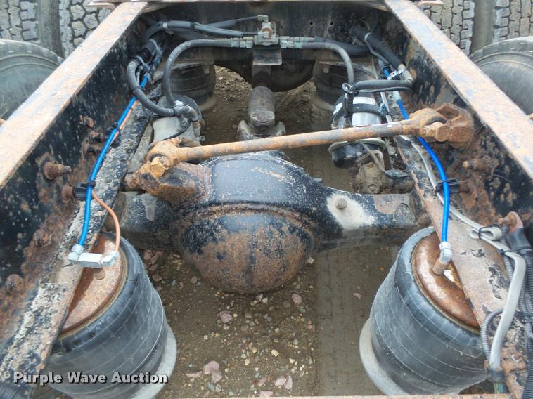 image for item DA0669 2005 Freightliner Columbia CL120 semi truck