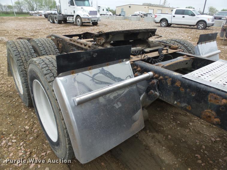 image for item DA0669 2005 Freightliner Columbia CL120 semi truck