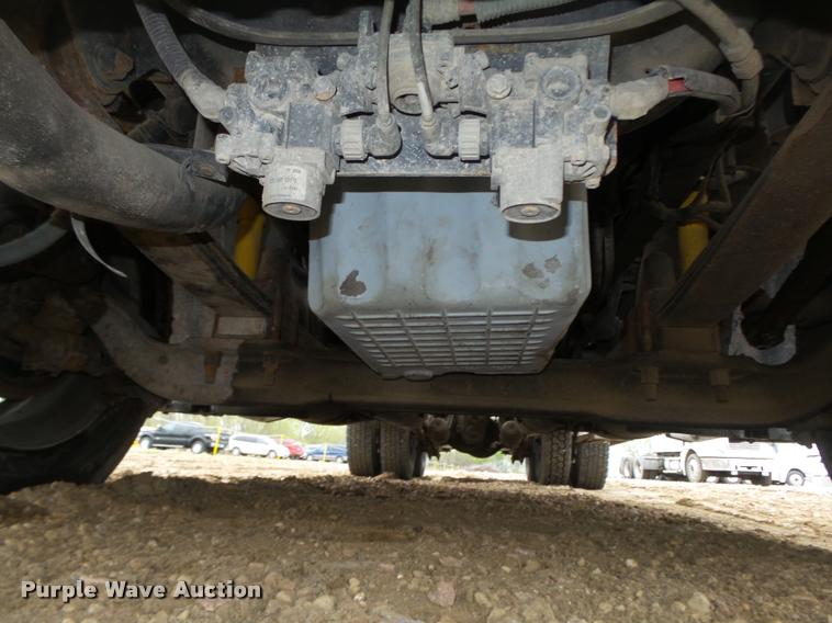 image for item DA0669 2005 Freightliner Columbia CL120 semi truck