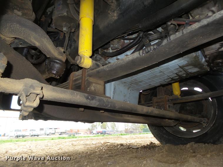 image for item DA0669 2005 Freightliner Columbia CL120 semi truck